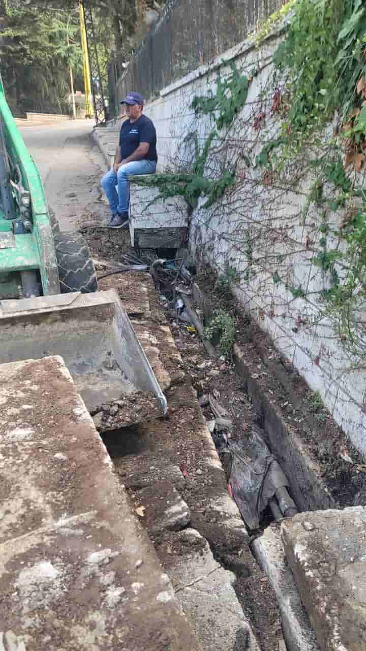 تنظيف و اعادة تأهيل مجرى و عبارة مياه طريق السناد
