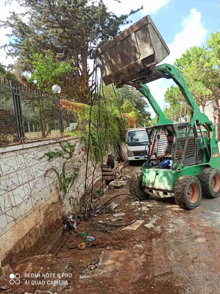 تنظيف و اعادة تأهيل مجرى و عبارة مياه طريق السناد