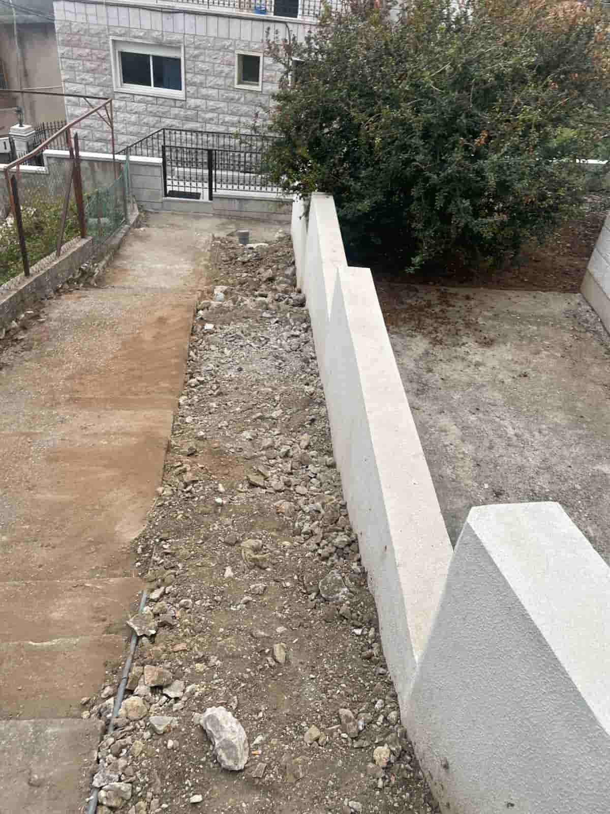 حفر واستحداث قناة مياه ودرج حي الزيري طريق مار ساسين