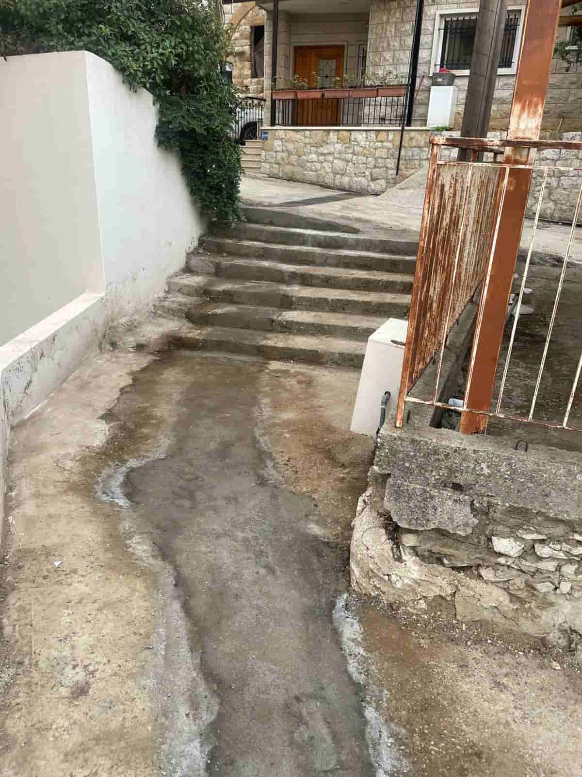 حفر واستحداث قناة مياه ودرج حي الزيري طريق مار ساسين