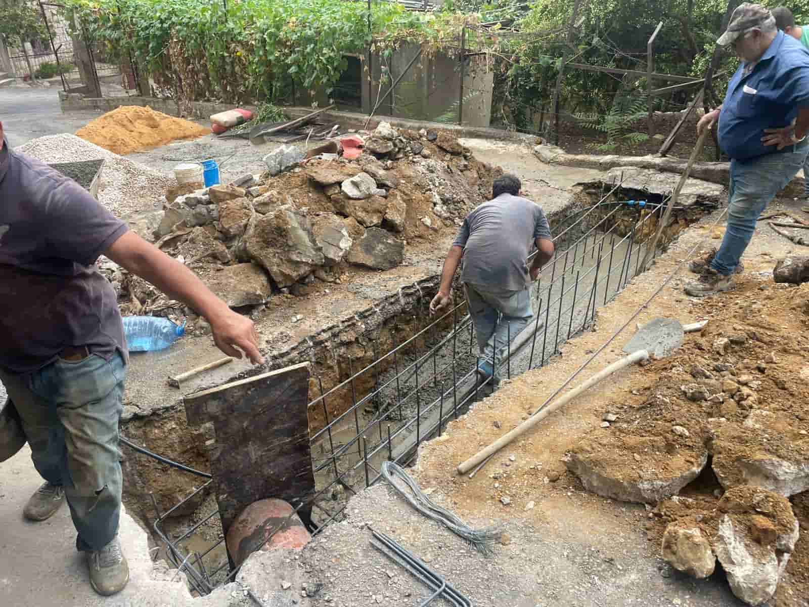 قناة مياه حي البلاطة قرب محلات طوبيا الاشقر